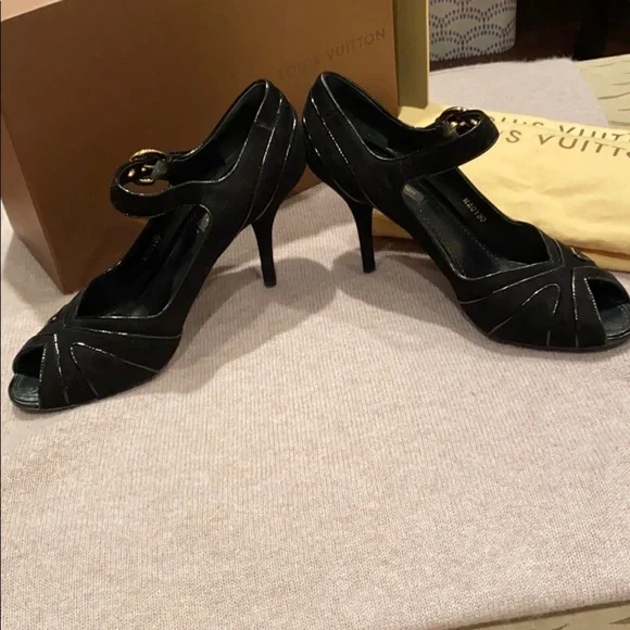 PRICE DROP!  Authentic Louis Vuitton Shoes​​ - Picture 4 of 13